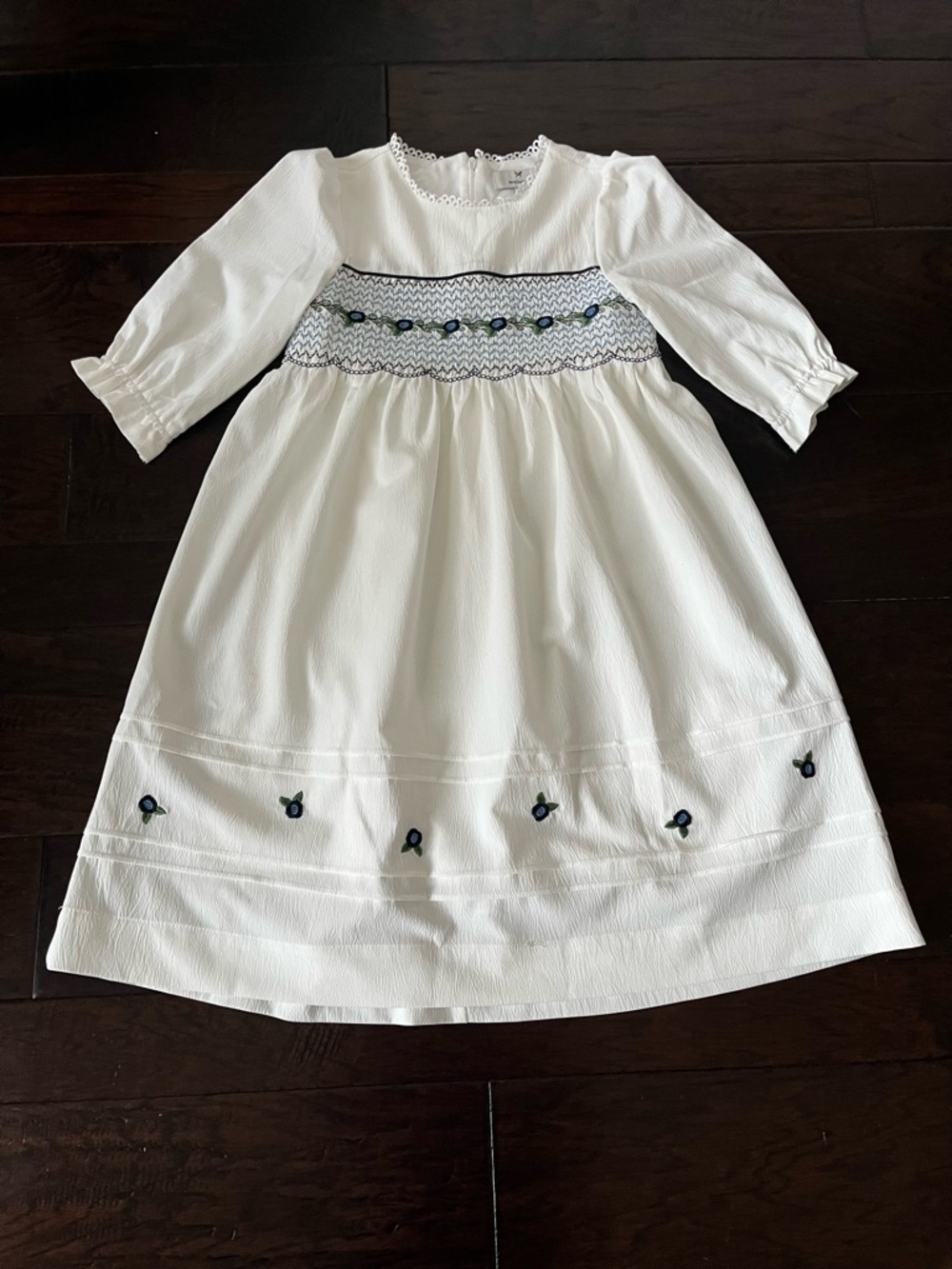 Melange Girls White Dress With Blue Smocking; Size 10